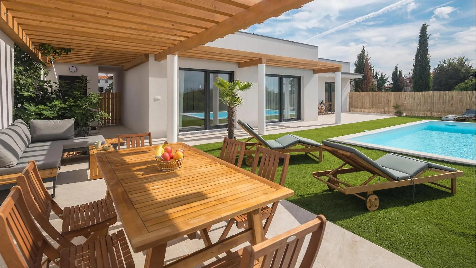 Amazing Home In Krmed With Kitchen Nyaraló